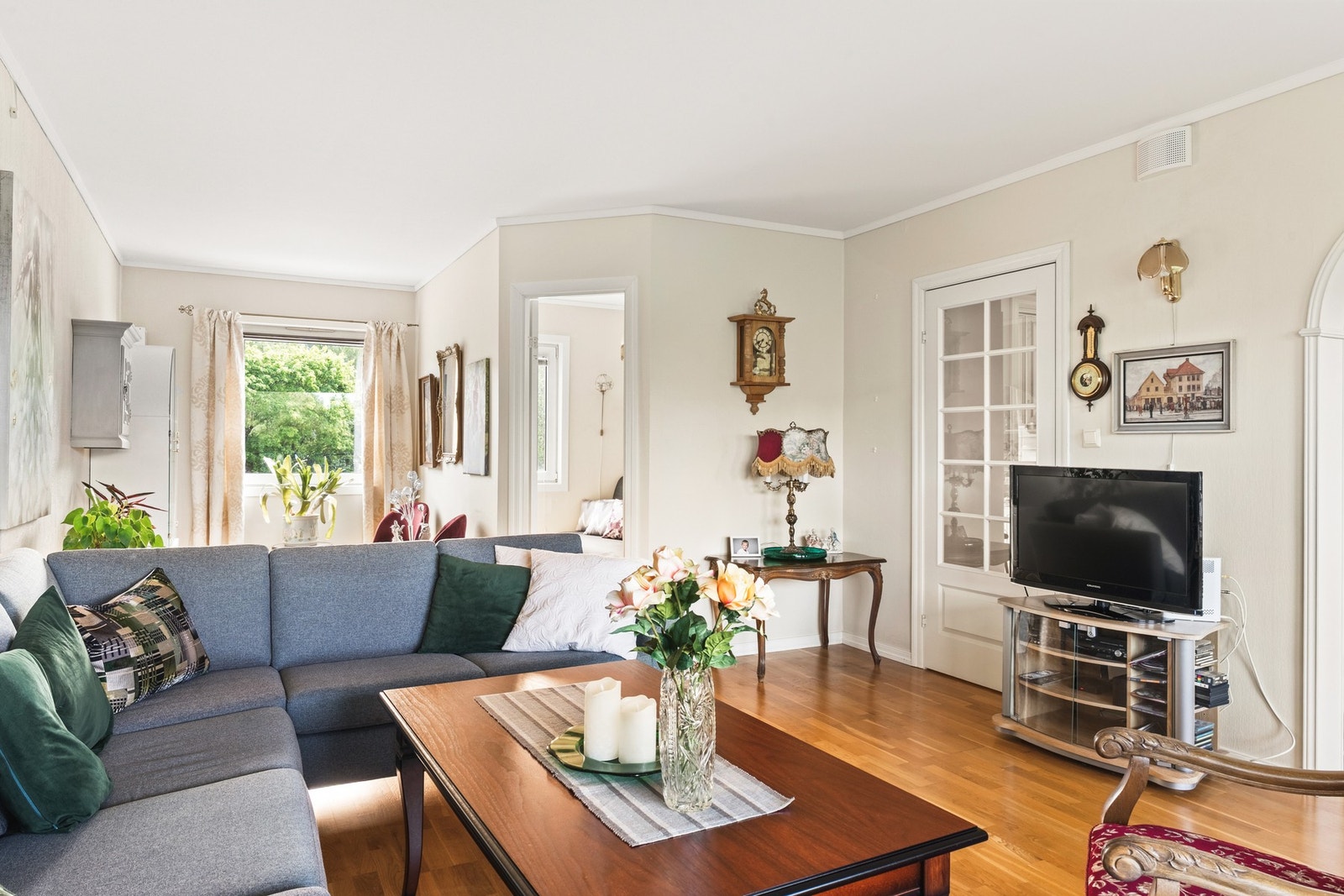 Leiligheten er lys og velholdt. Galleribilde