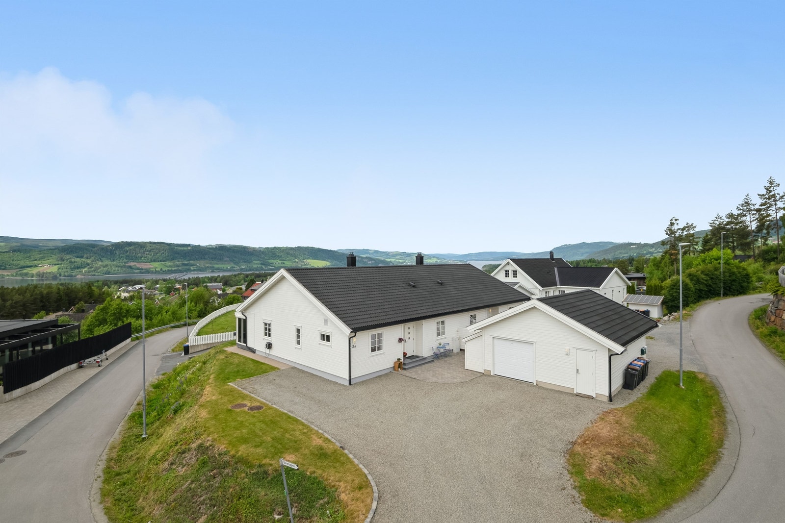 Velholdt halvpart av tomannsbolig i et attraktivt og barnevennlig boligområde i Moelv! Galleribilde