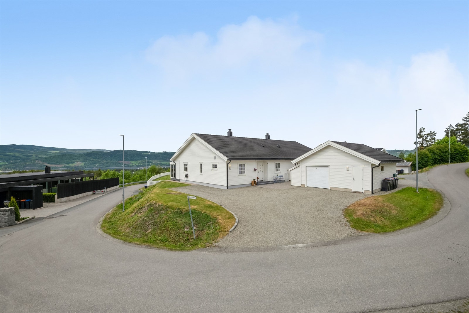 Her er det flott utsikt mot Mjøsa og omkringliggende områder Galleribilde