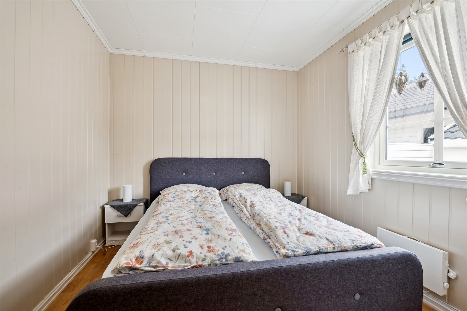 Soverommet har fint med innfall av dagslys Galleribilde