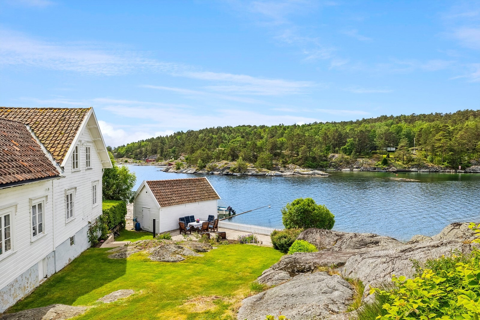 Hagen på vestsiden av huset. Galleribilde