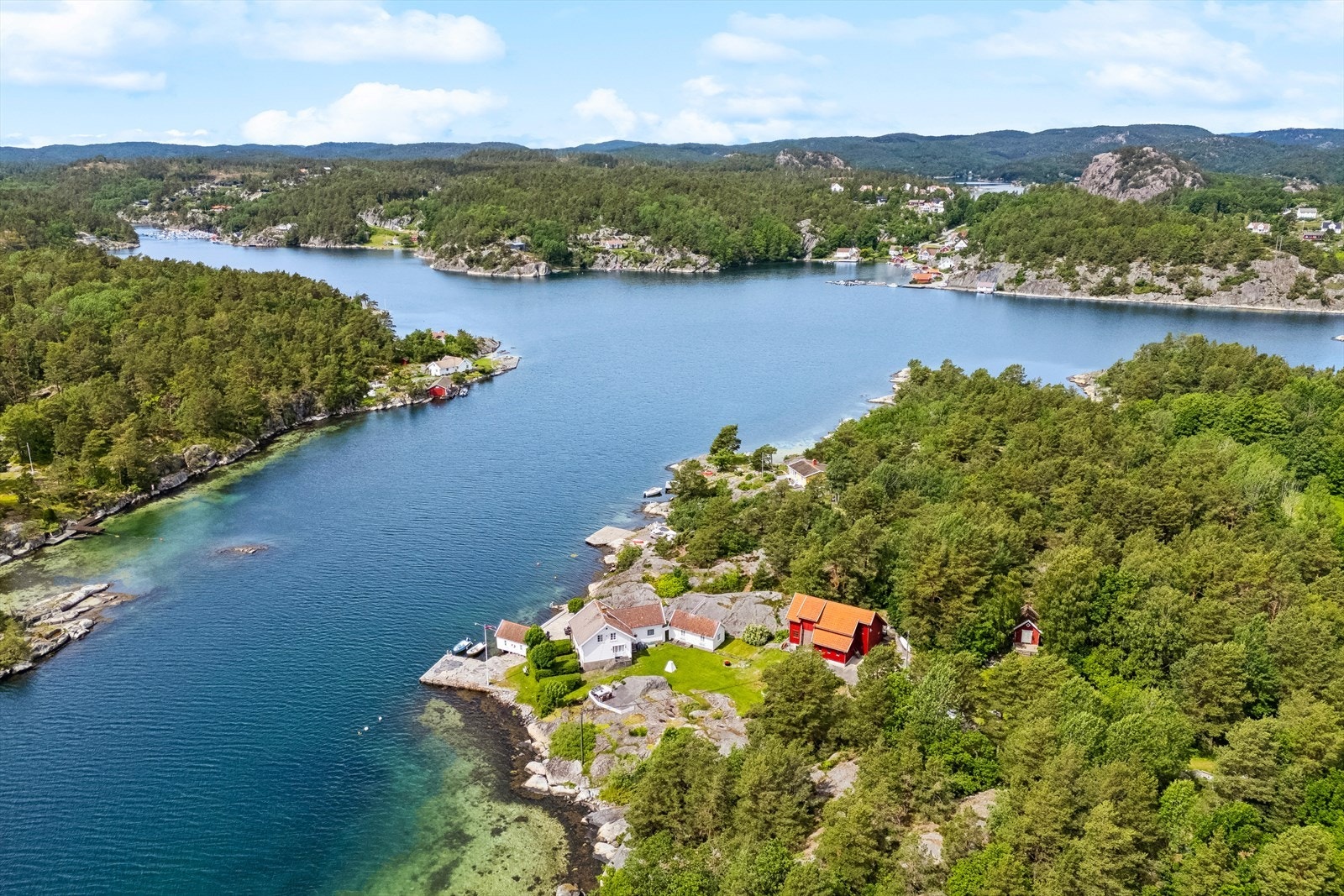 Det er kort avstand til Blindleia, Kjøpmannsviga og Bjørneviga med båt- og parkeringsplass som sees i bakgrunnen. Galleribilde