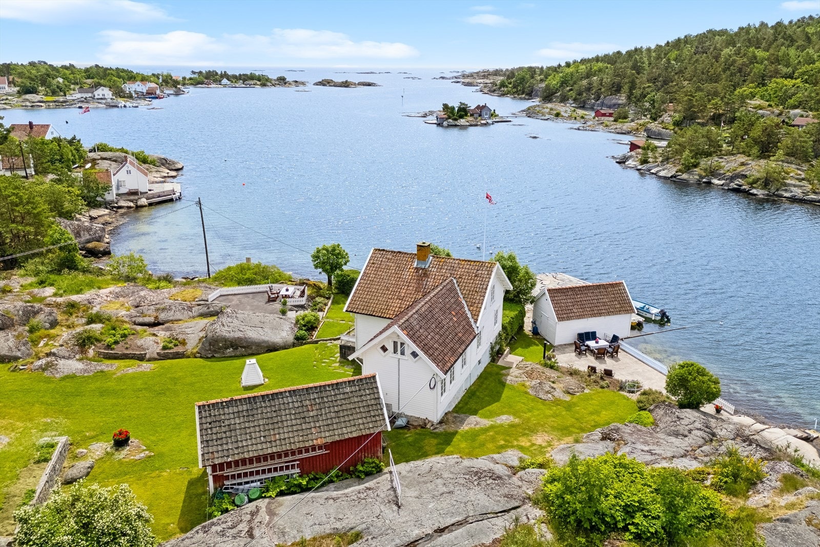 Utsikt utover Furøysund og havet i syd. Galleribilde