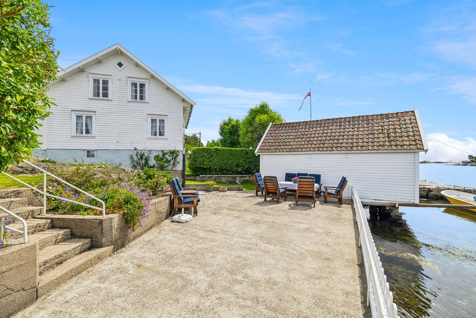 Bryggen på vestsiden av huset. Galleribilde