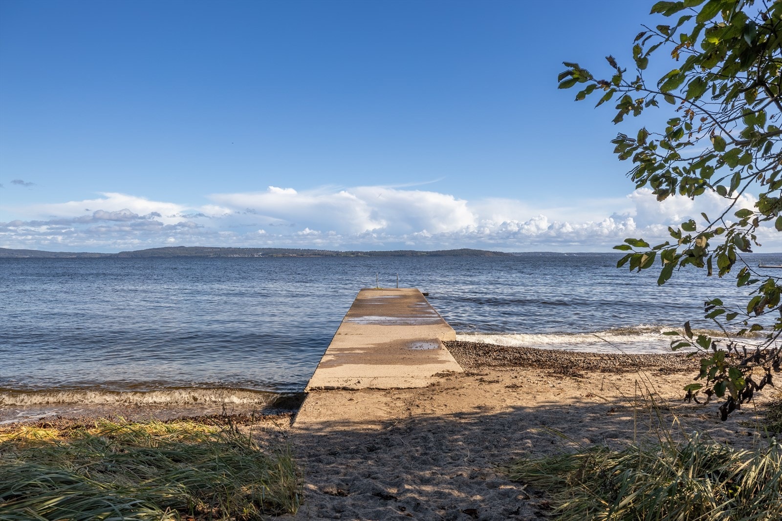 Start dagen med et forfriskende morgenbad ved en av de mange idylliske strendene, eller padle ut på fjord! Alt ligger få minutters gange fra leiligheten. Galleribilde