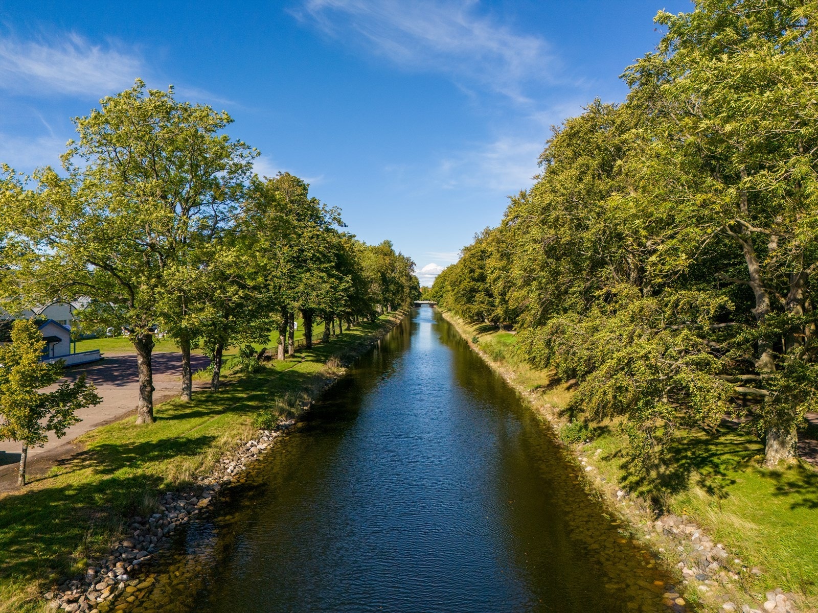 Her får du det beste av to verdener: Naturens ro og sjarm, sammen med nærheten til moderne fasiliteter og en spennende fortid som du bokstavelig talt bor midt i. Galleribilde