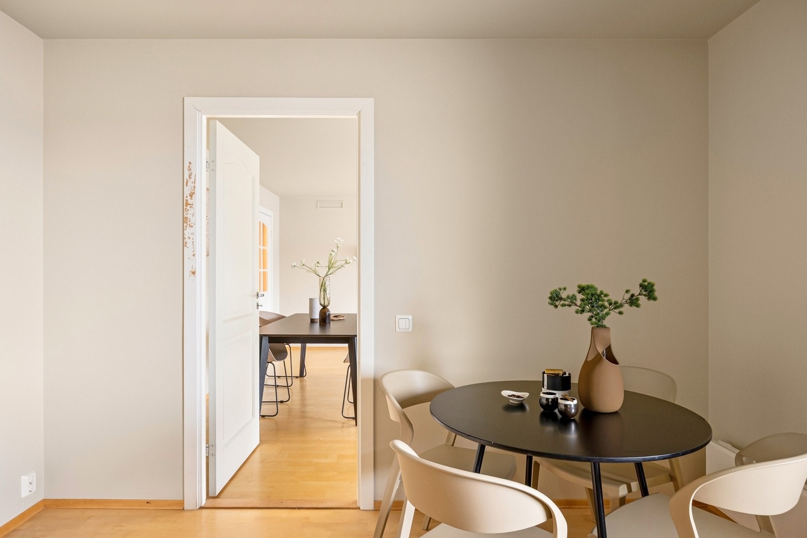 Fra stuen er det også tilkomst til det ene soverommet. Galleribilde