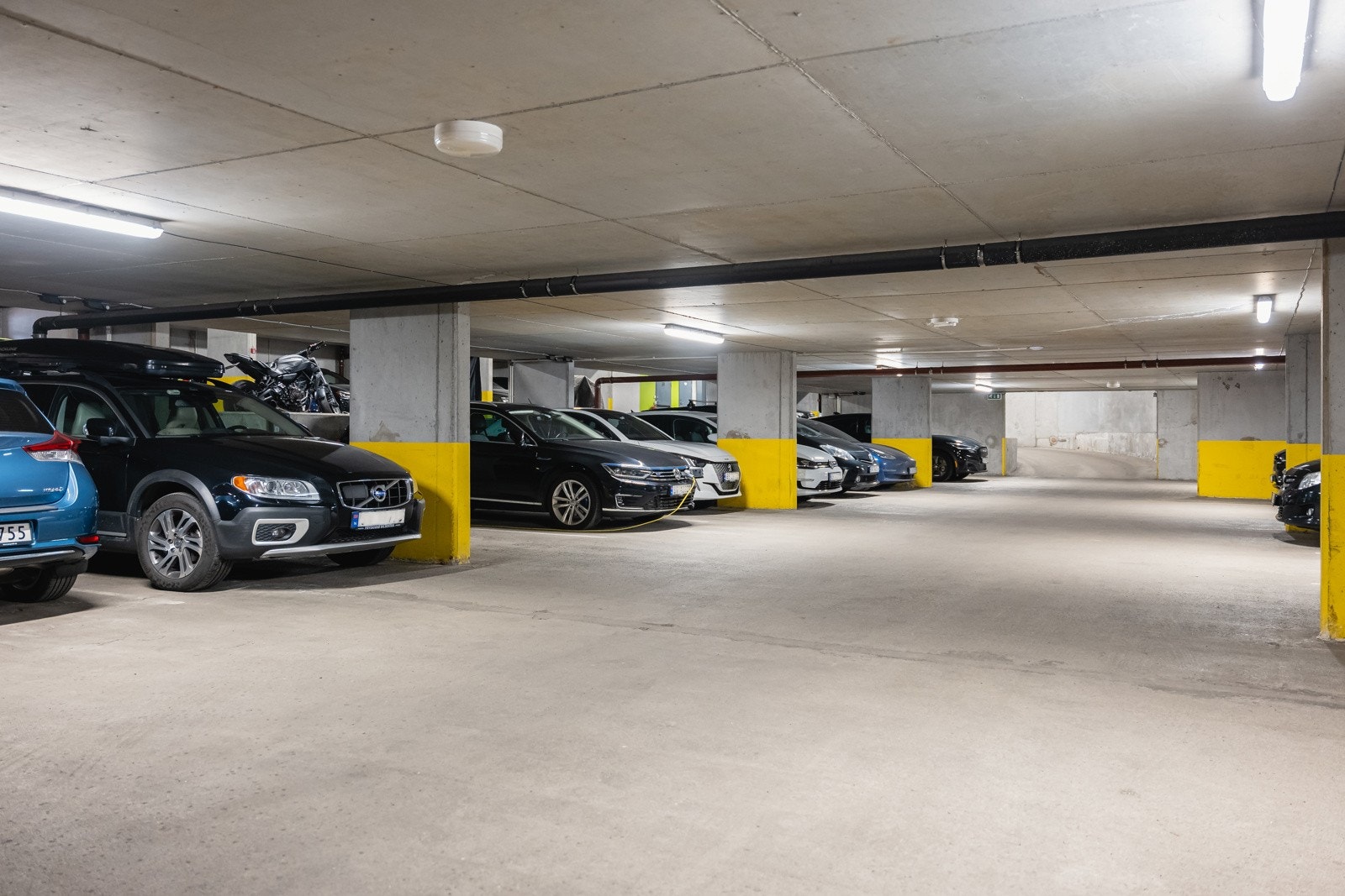 Det medfølger parkeringsplass i felles garasjeanlegg, med heis opp til riktig etasje. Galleribilde