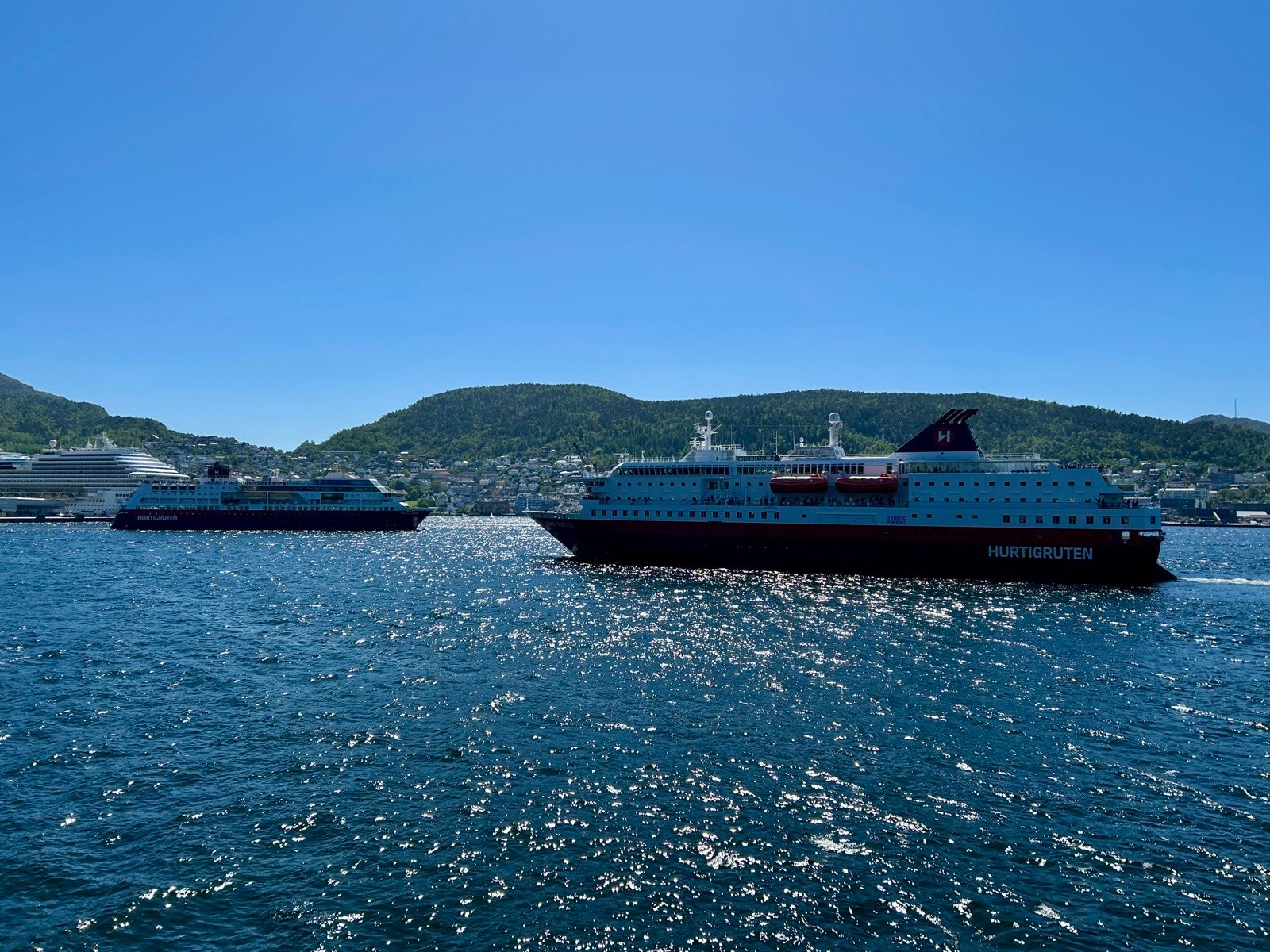 Lær deg rutetidene på skipstrafikken, så slipper du å sjekke klokken. Galleribilde