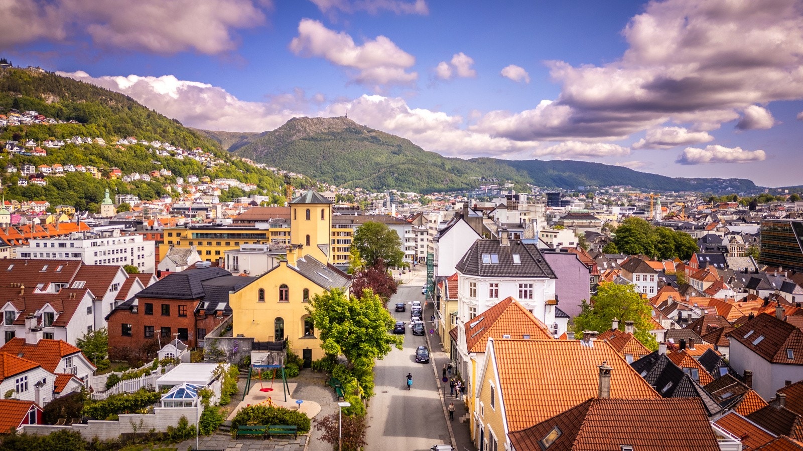 - I nærområdet finner du flere populære kaféer og restauranter, blant annet Løvetann Cafe, Det franske bakeri og Spisekroken - Galleribilde