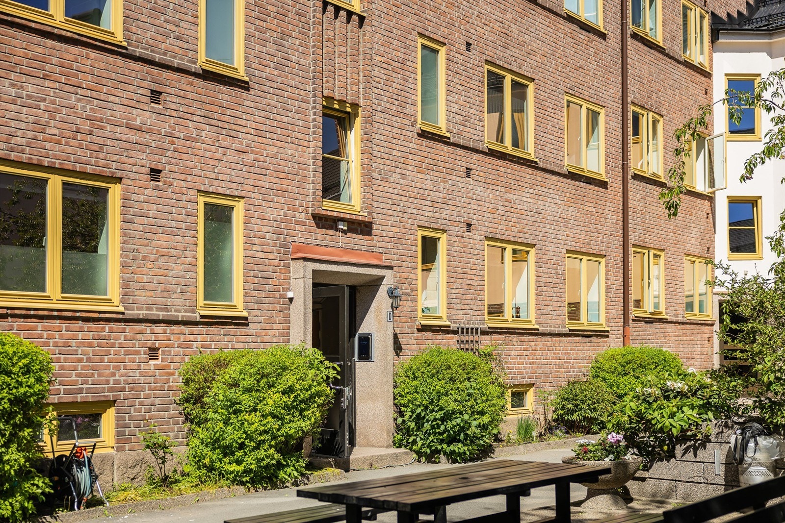 Leiligheten har enkel adkomst i høy 1. etasje. Galleribilde