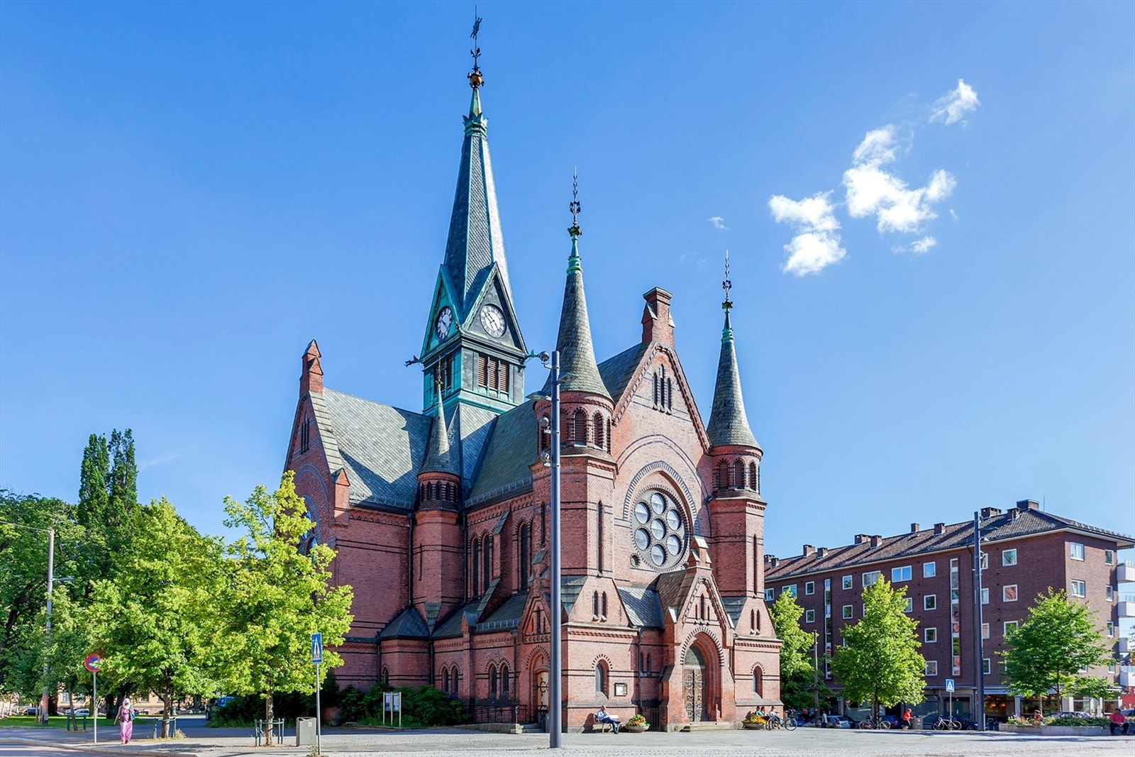 Nærområde - Sagene kirke tegnet av arkitekt Christian Fürst og ble oppført og vigslet i 1891. Galleribilde