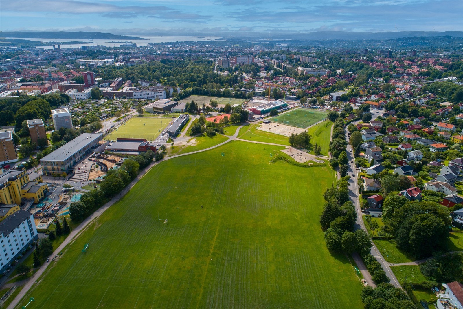 Voldsløkka er et stort gressområde, som ligger sentralt på Bjølsen, like i nærheten for leiligheten. Området er preget av et høyt antall idrettsbaner for blant annet fotball, volleyball og tennis. Galleribilde
