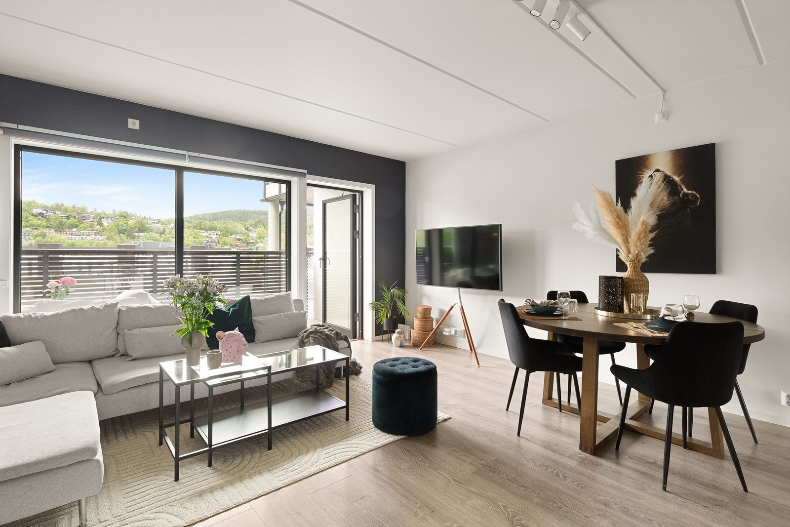 Camilla Bjerke Olsen i Nordvik Sandvika ønsker velkommen til Møllerløkka 123! Galleribilde