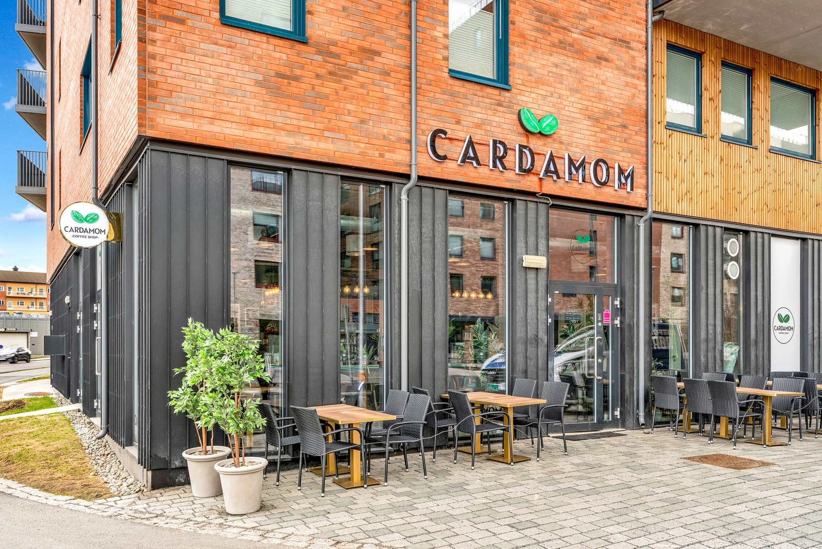 God kaffé, bakeverk og mye mer hos søndagsåpne Cardamom ca 4 min fra deg Galleribilde