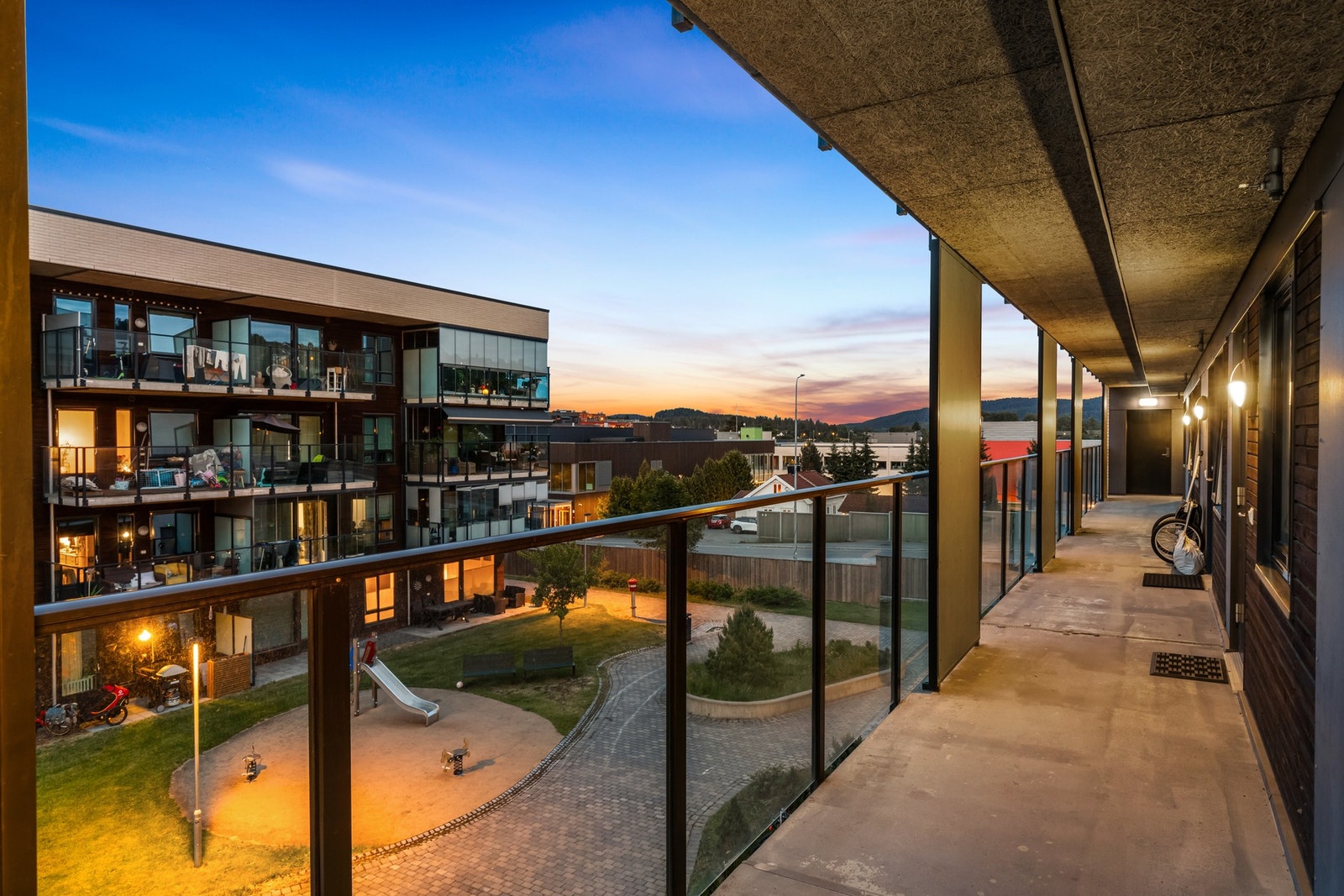 Buss mot Oslo sentrum, Helsfyr og Lillestrøm er et steinkast unna. Velkommen til visning! Galleribilde