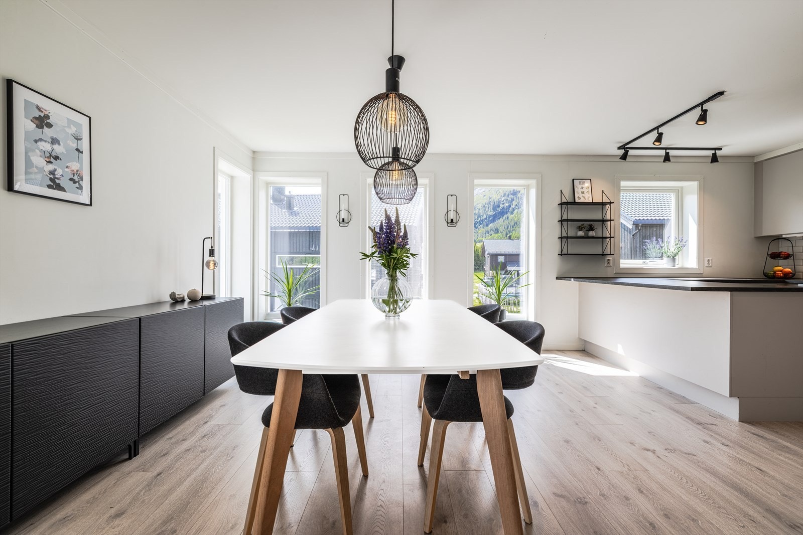 Hyggelig spiseplass - Perfekt for middager med venner og familie. Galleribilde