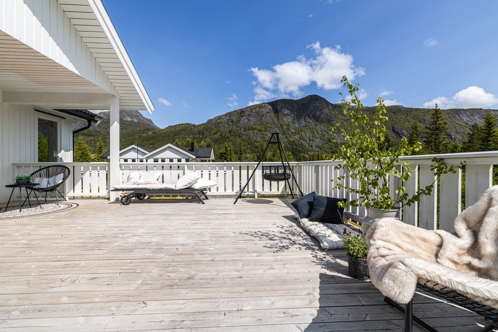 Terrassen er perfekt for og nyte lange varme sommerdager! Galleribilde