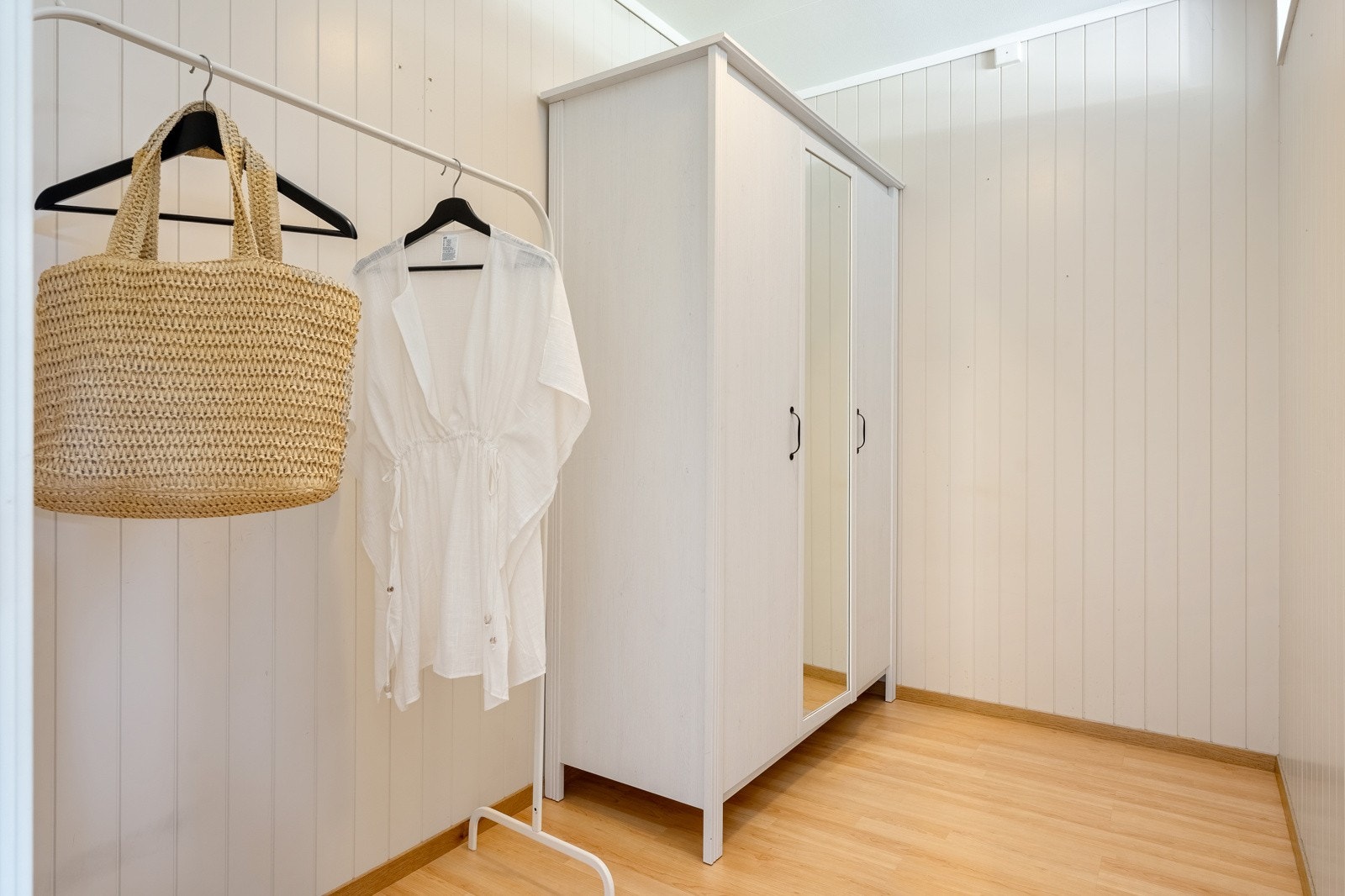 Det er gode oppbevaringsmuligheter, både i og utenfor leiligheten. I tillegg til de innvendige bodene disponerer andelen to eksterne boder, oppmålt til henholdsvis 1,5 kvm og 3 kvm. Galleribilde