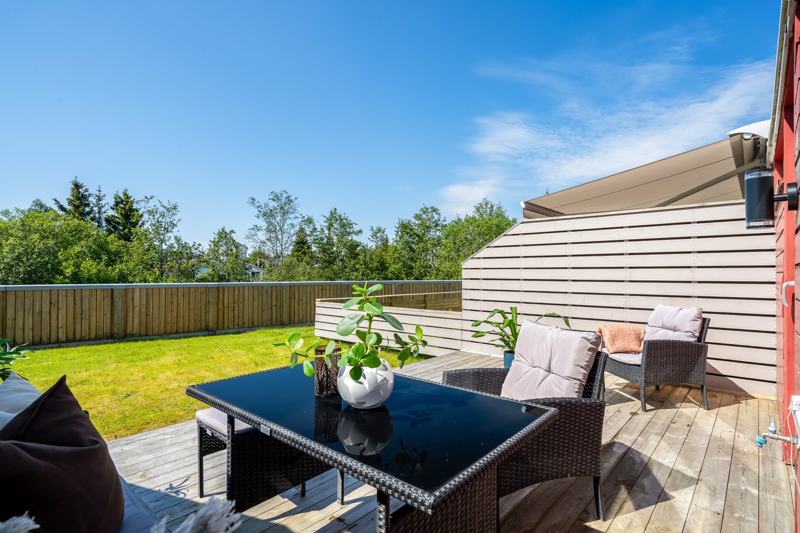 Leiligheten ligger fint til i 1. etasje med en fin beliggenhet i feltet, grensende mot grøntareal. Galleribilde