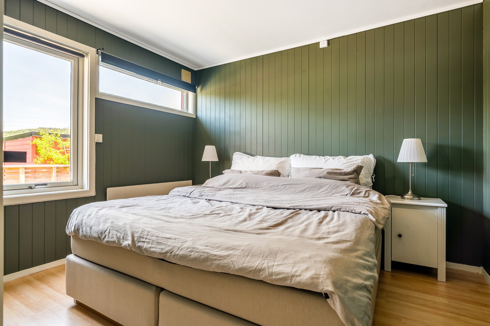 Soverommet har en romslig utforming med god plass til dobbeltseng og nattbord. Galleribilde