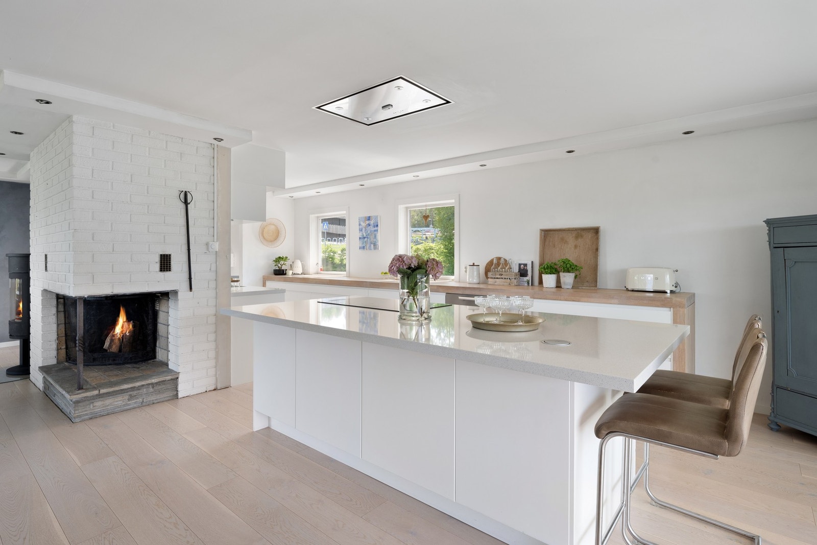 Dette er en lys, flott og innholdsrik enebolig over to plan med familievennlig planløsning. Galleribilde