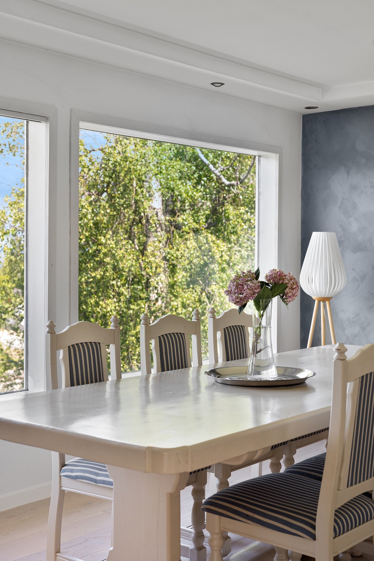 Her er det hyggelig å samle venner og familie rundt bordet til god mat og drikke. Galleribilde