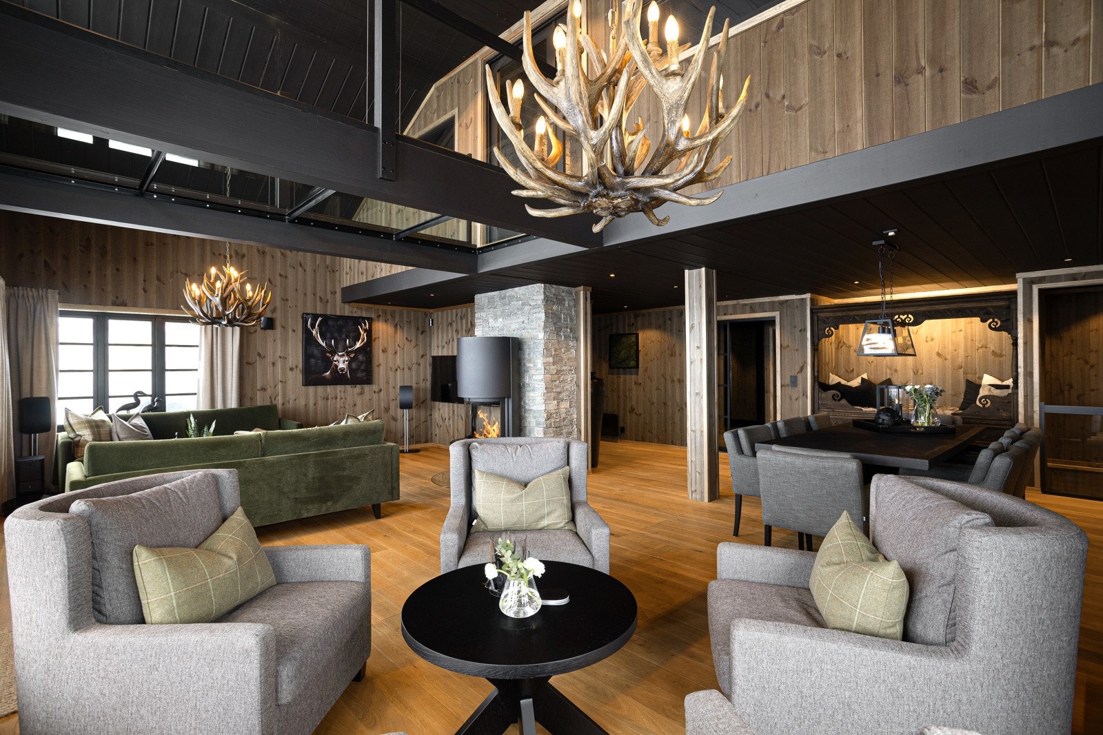 Stuen er enkel å innrede med ulike møbleringsmuilgheter Galleribilde