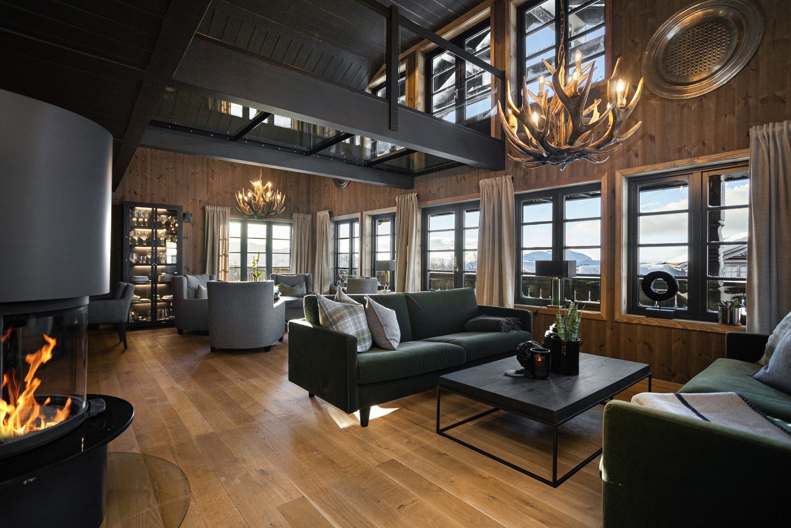 Her kan varmen fra peisen nytes sammen med den flott utsikten Galleribilde