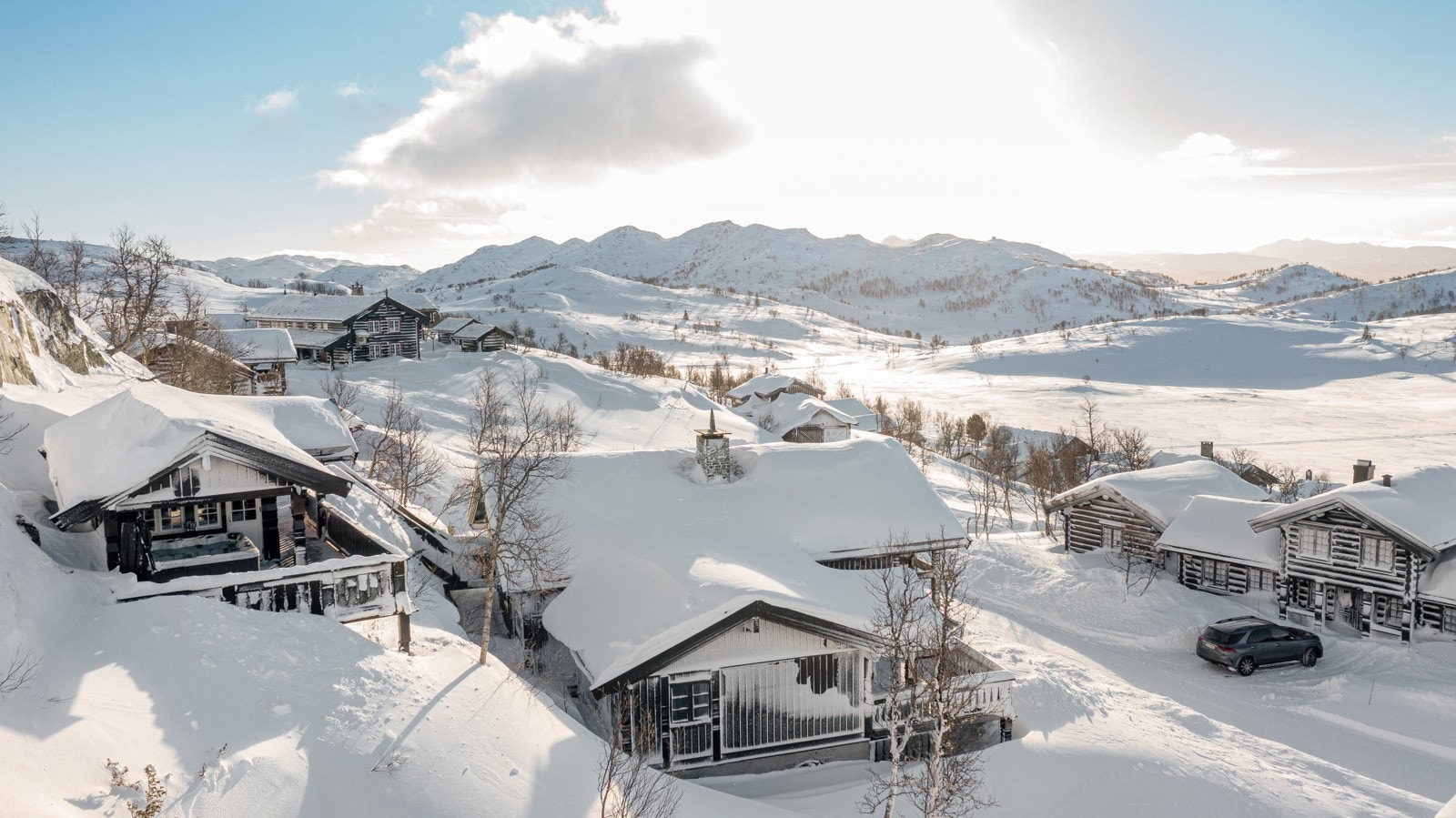 Fra hytta er det kun ti minutters kjøring til Rauland Skisenter, alternativt går det skibuss én gang i timen hele dagen samt på kveldstid etter afterski-arrangementer Galleribilde