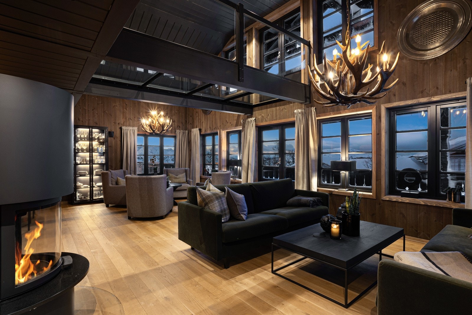 Privatmegleren har nå gleden av å presentere Silkedalen 117 - Innholdsrik og unik eiendom beliggende i Raulands mest attraktive hytteområde med panoramautsikt over bla. Silkedalen, Hardangervidda, Uvatn og Vierli Galleribilde