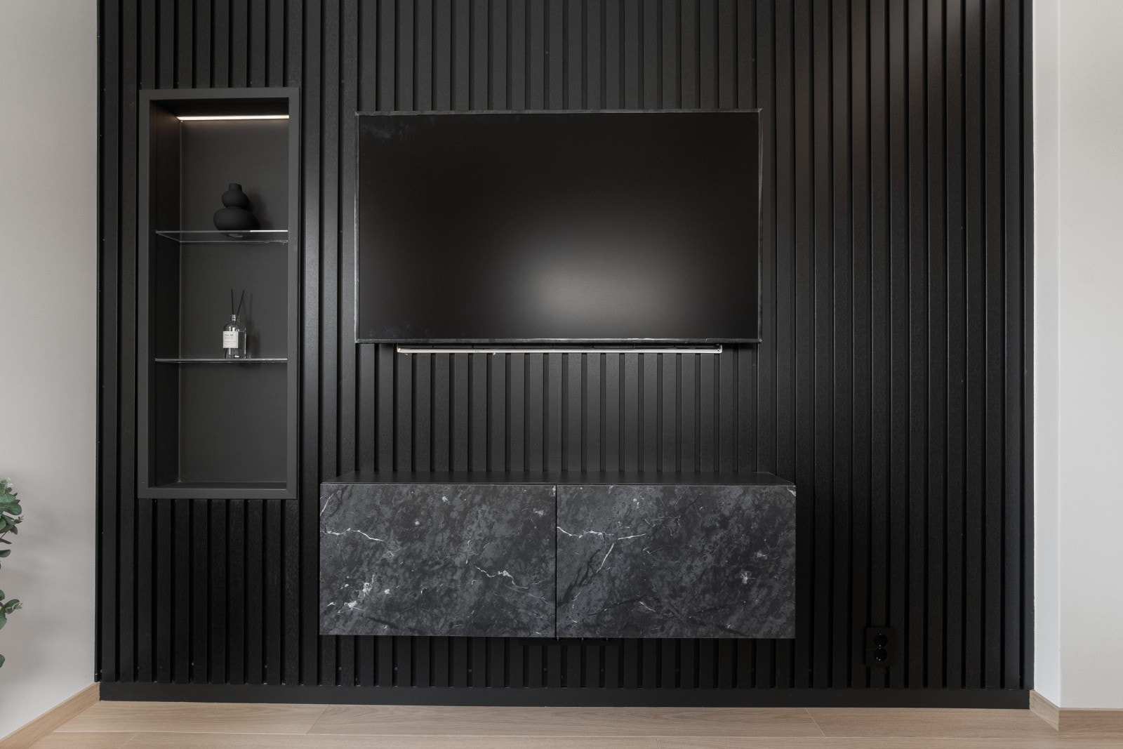TV-vegg i spiler med LED lys Galleribilde