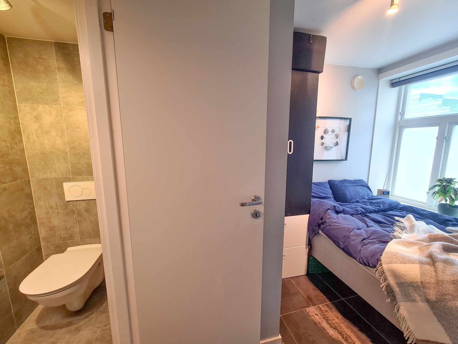 Inngang fra stue til soverom og bad Galleribilde