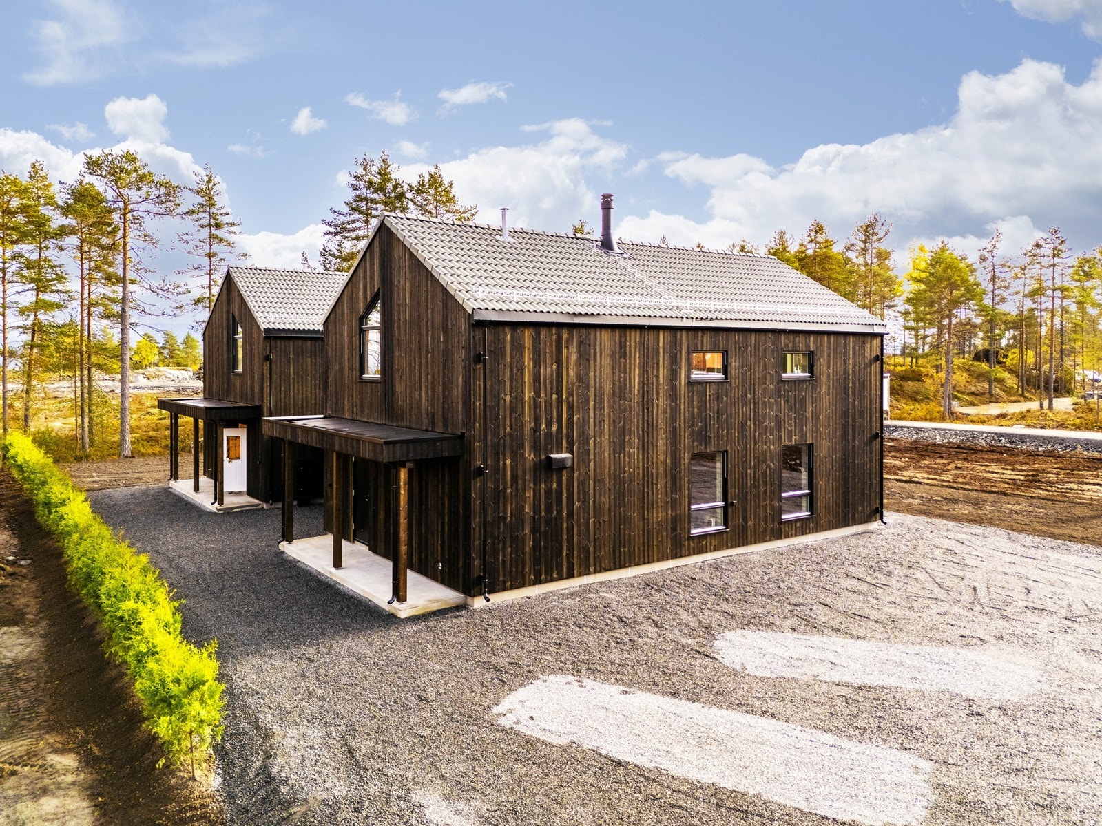 Barnevennlig område med nærhet til matbutikk, barnehage og skole. Flotte turmuligheter utenfor døren sommer og vinter! Galleribilde