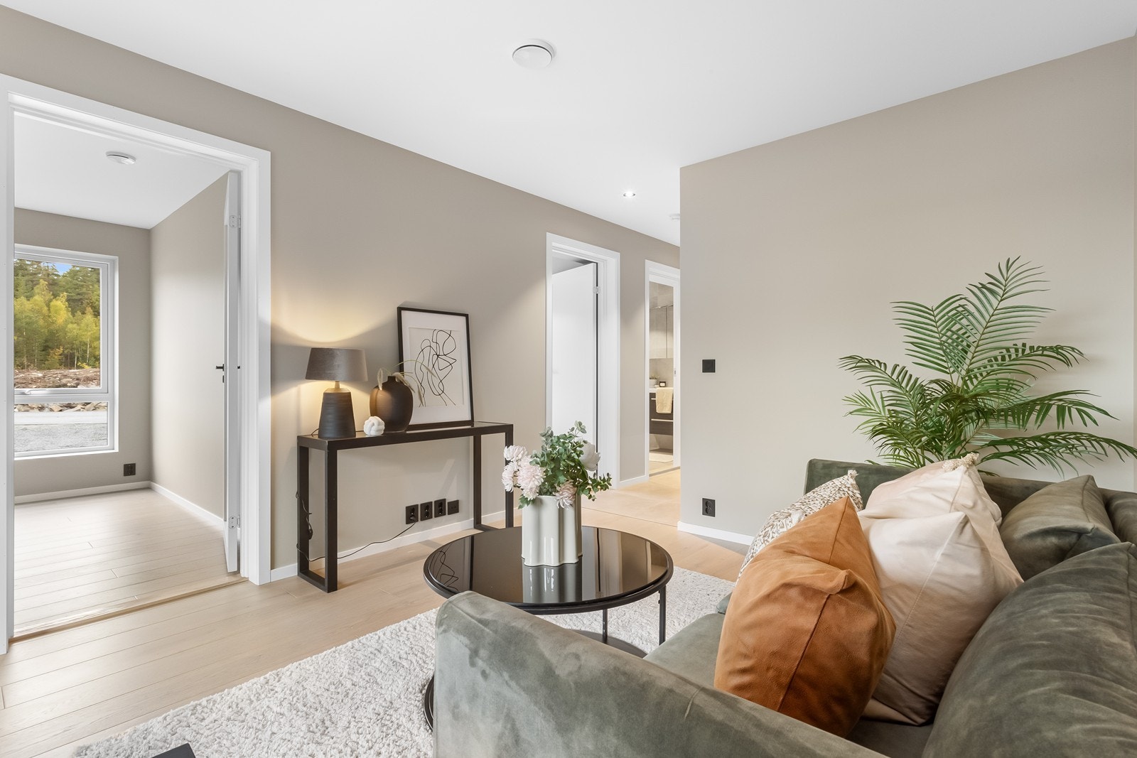 Delikat utført i samme farge- og materialvalg som i hovedstuen. Galleribilde