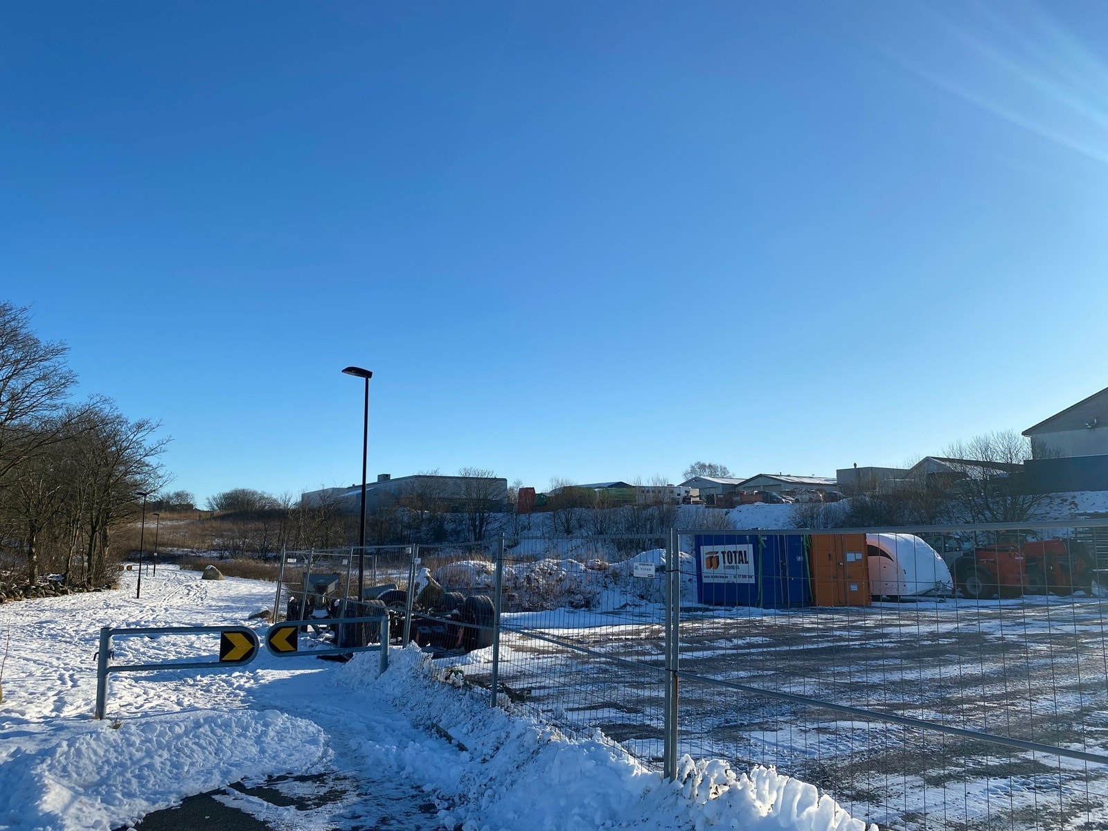 Ligger fint til i den "nye" delen i inngangen av Håland Industriområde. Galleribilde