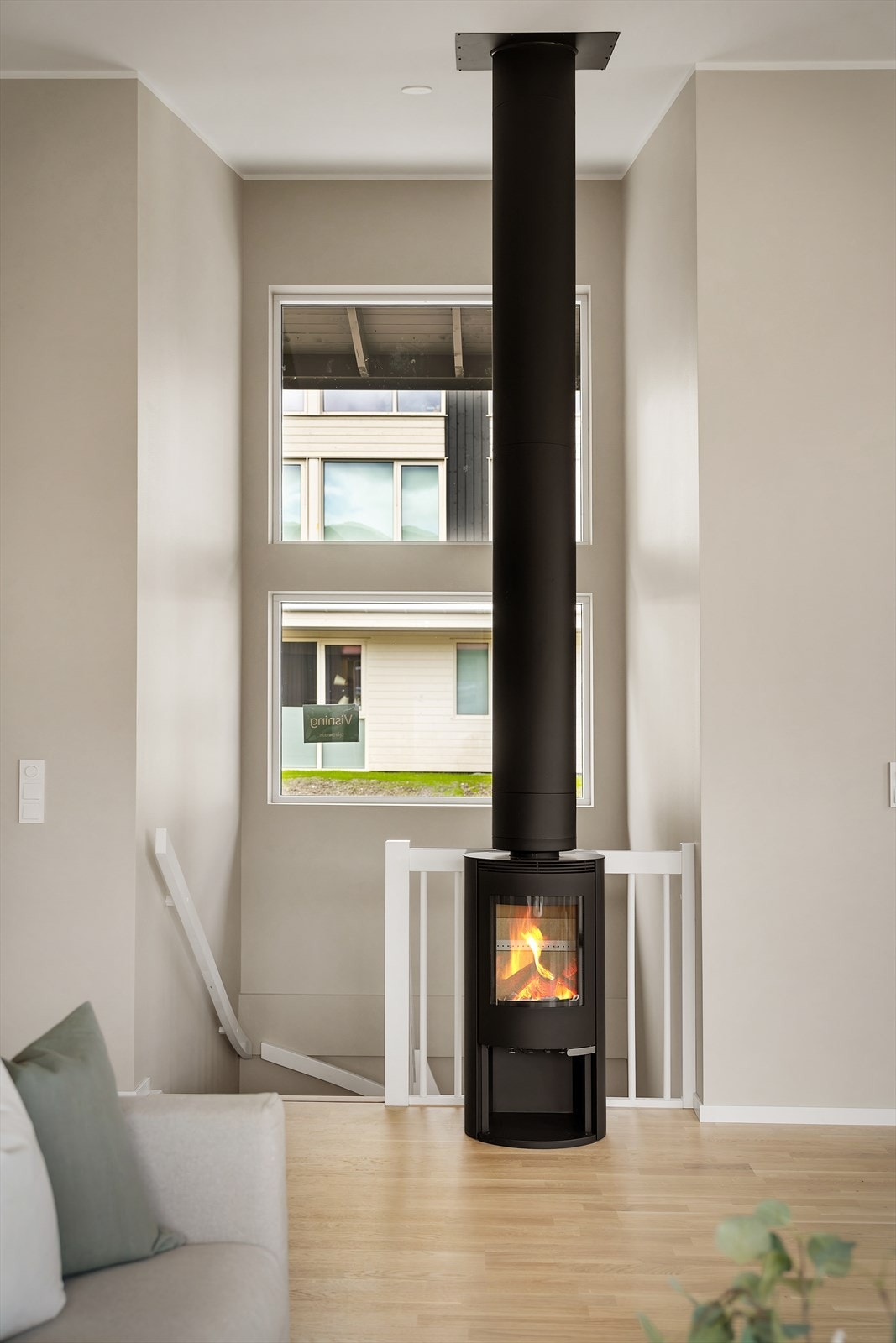 Oppvarming i boligen er både peis og varmepumpe Galleribilde