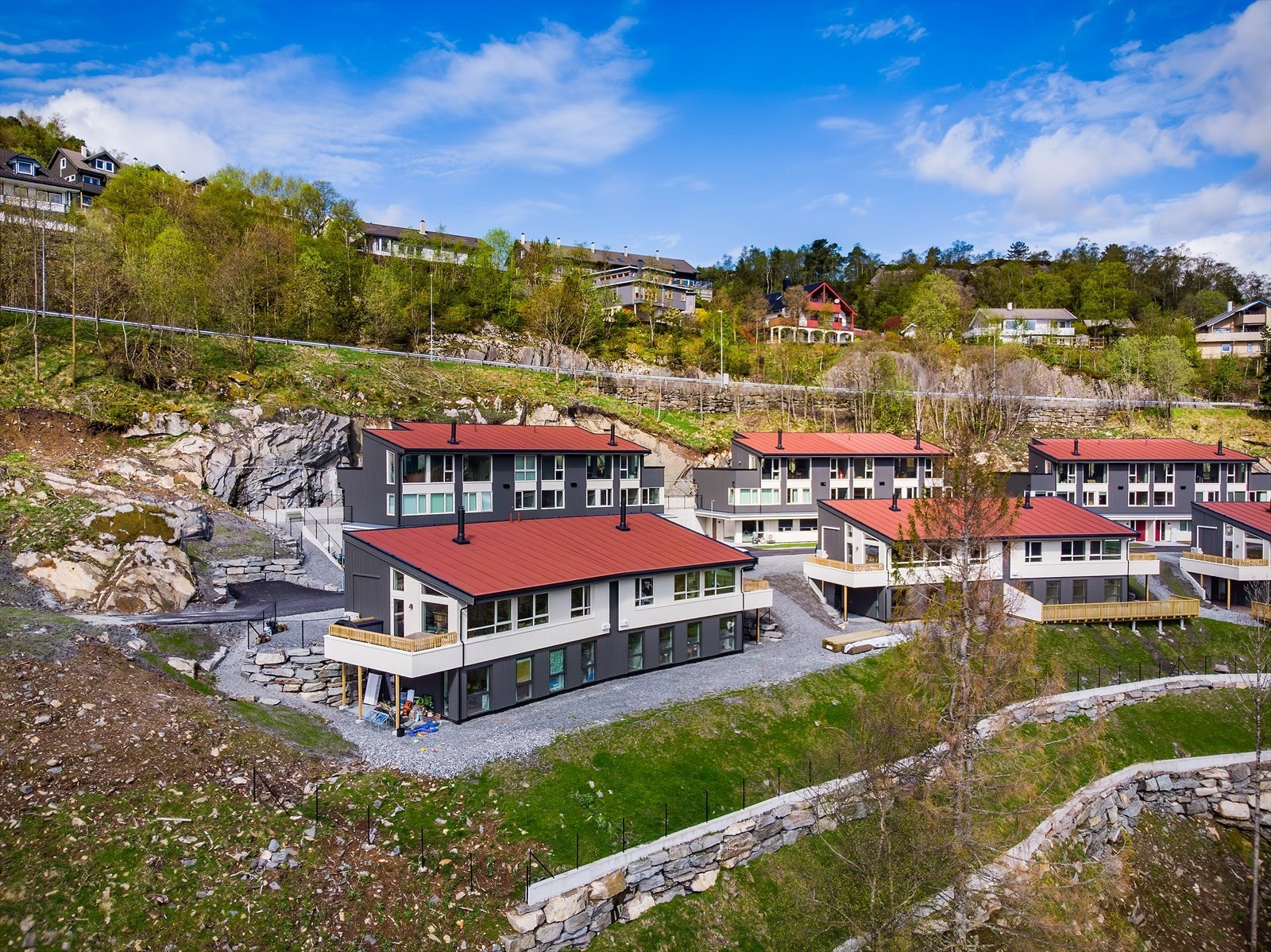 Tomannsboligen ligger i enden på feltet Galleribilde
