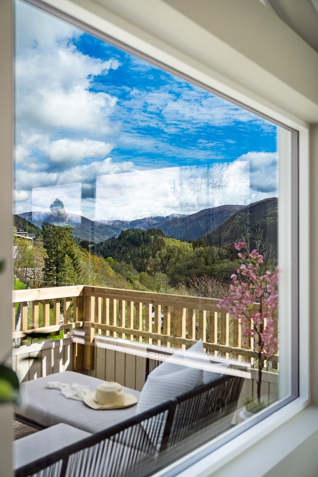 Like utenfor stuen er terrassen Galleribilde