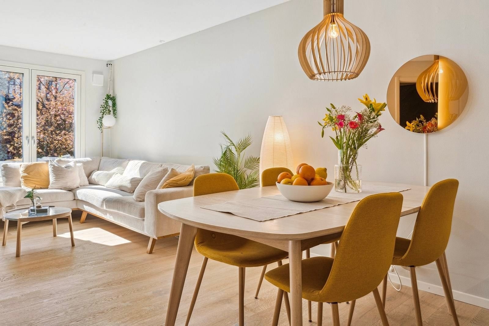 Leiligheten holder en gjennomgående høy standard med flotte materialevalg og fremstår som godt vedlikeholdt. Galleribilde