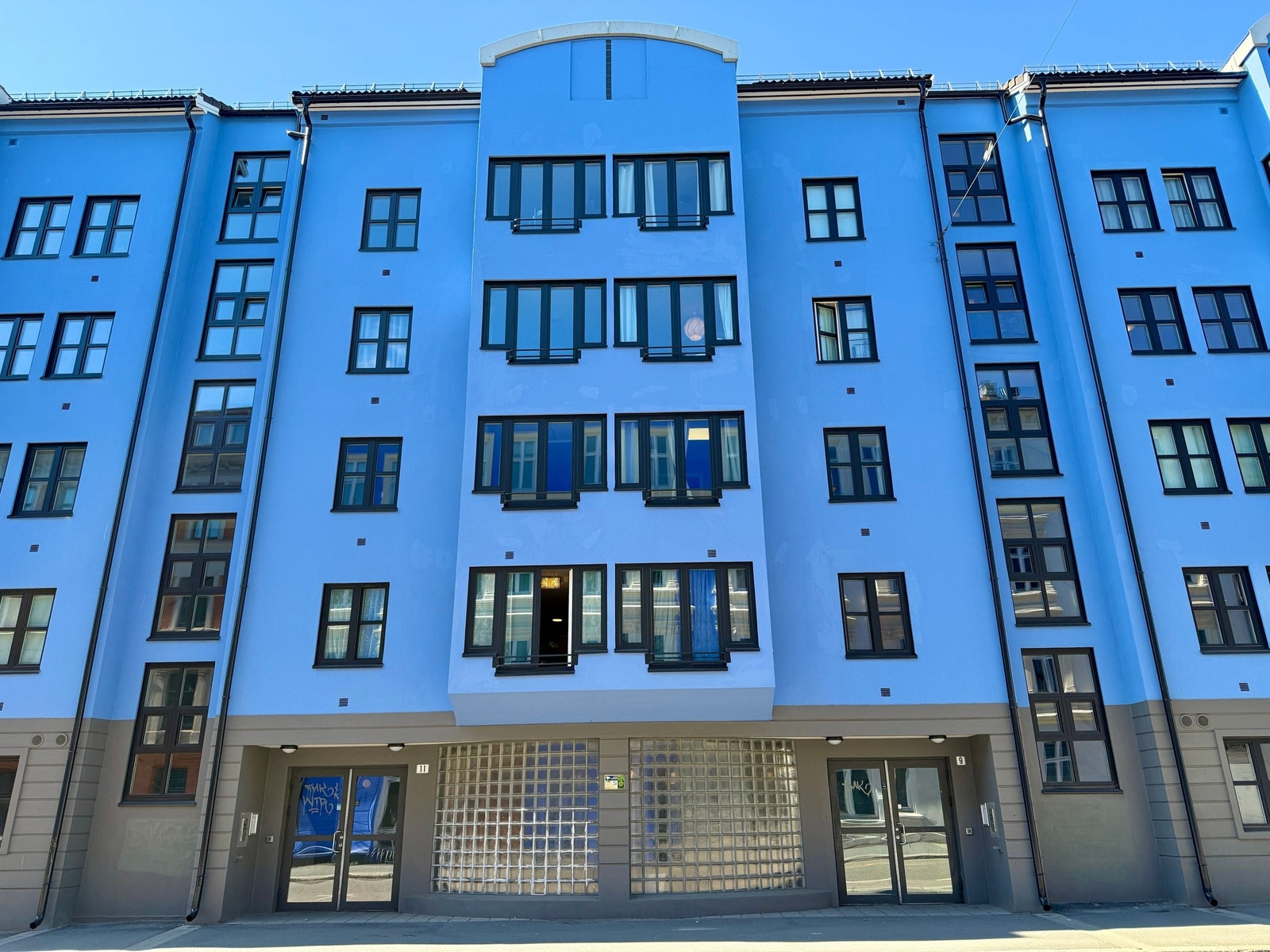 Fasaden er nymalt i 2024 Galleribilde