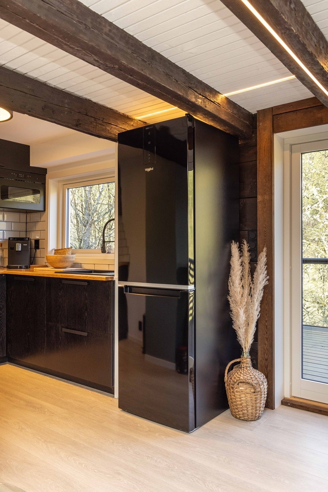 Godt med skap -og benkeplass. Galleribilde