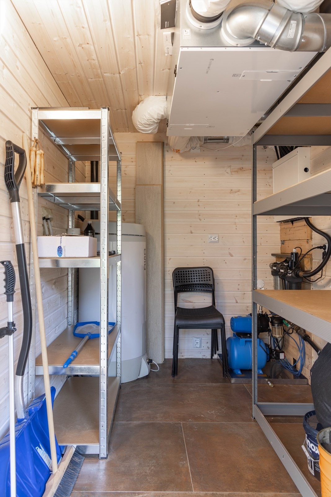 Praktisk utvendig bod med god lagringsplass. Galleribilde