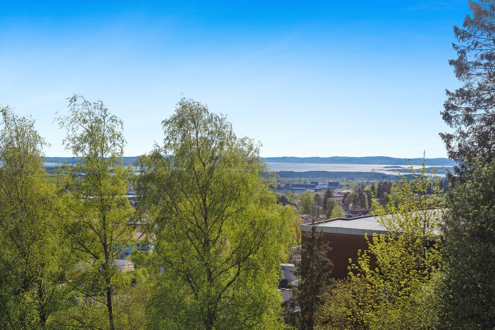 Det er flott utsikt fra leiligheten og balkongen. Galleribilde