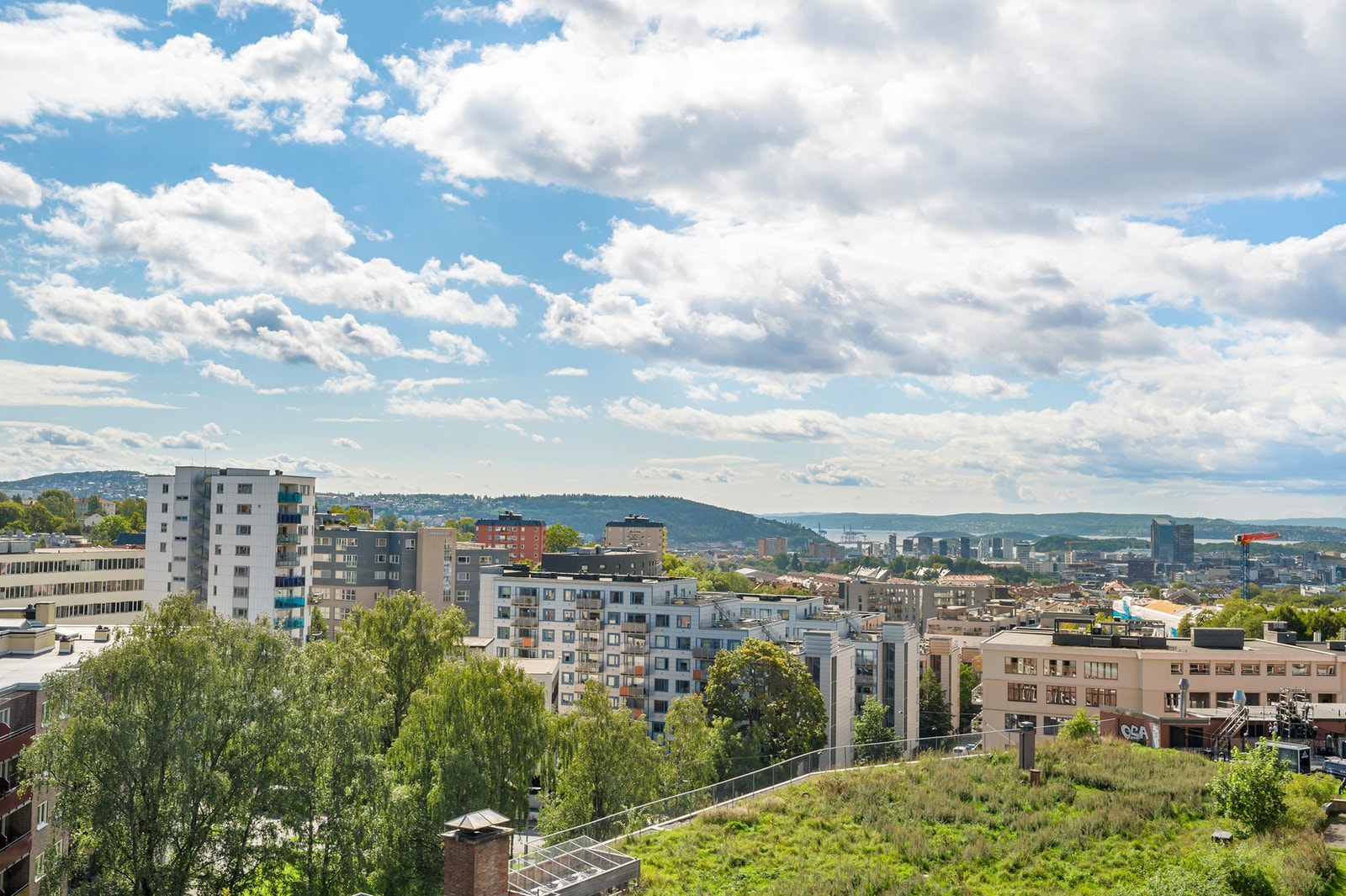 Du har nydelig utsikt så langt øyet kan se, hvor du blant annet ser fjorden, Ekebergtoppen og Barcode. Galleribilde
