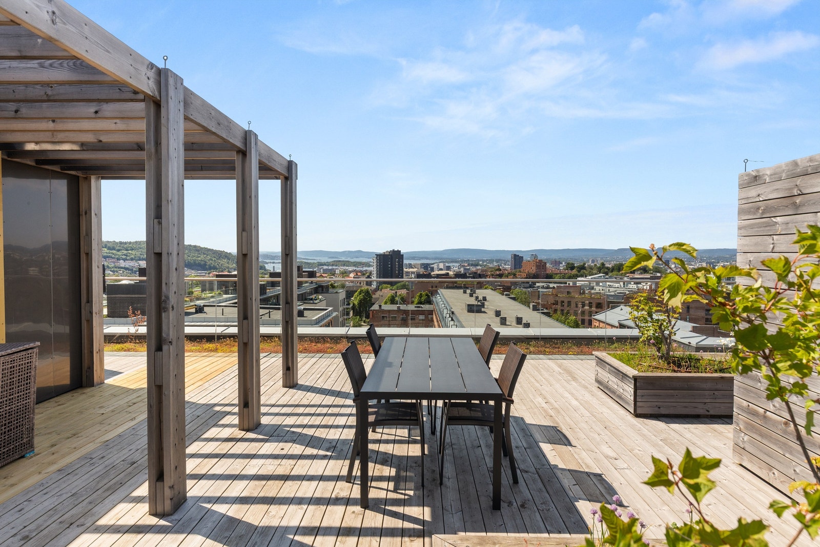 Som beboer i sameiet har man fri tilgang på denne felles takterrassen. Galleribilde