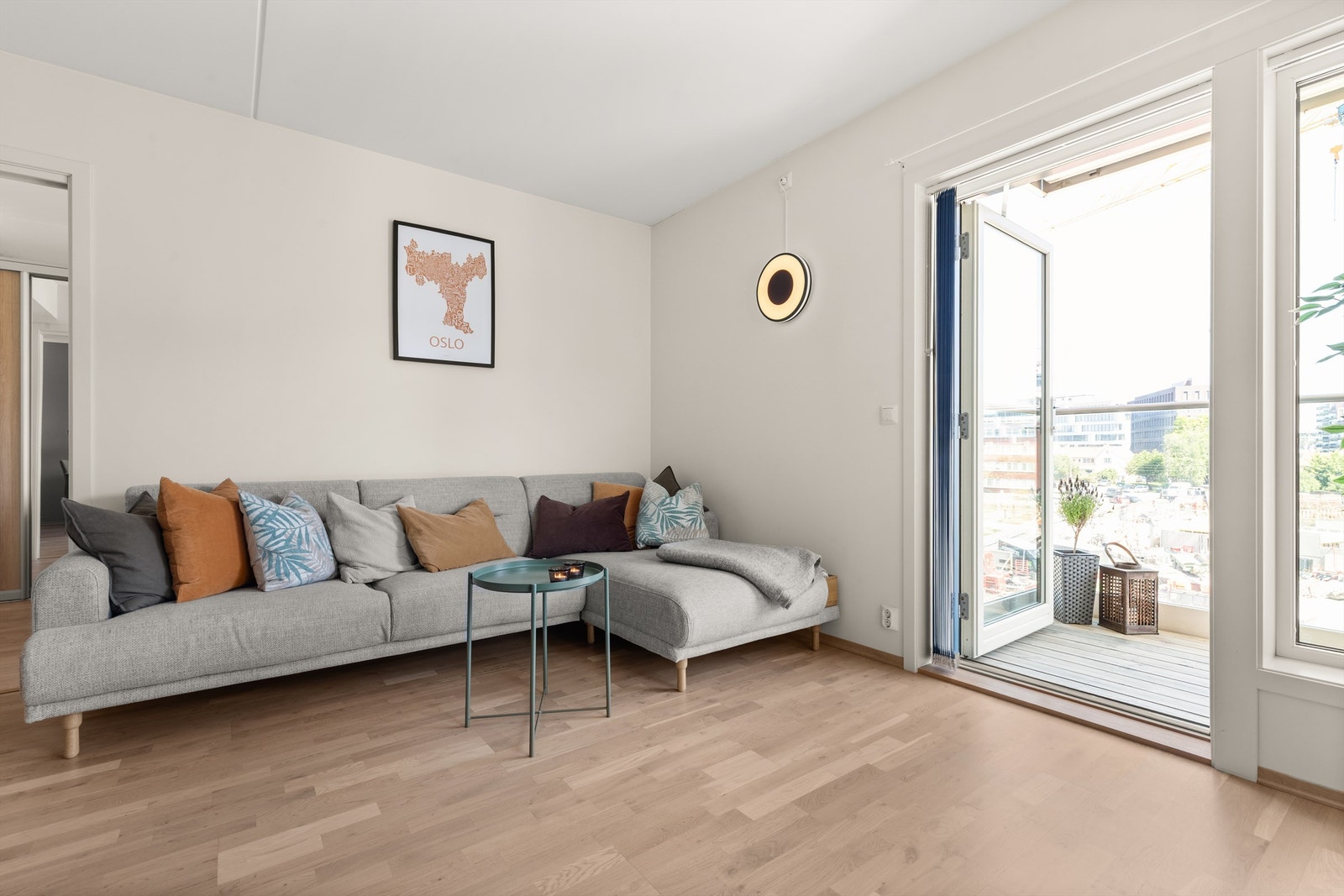 Fra stuen har man adkomst ut til balkong. Galleribilde