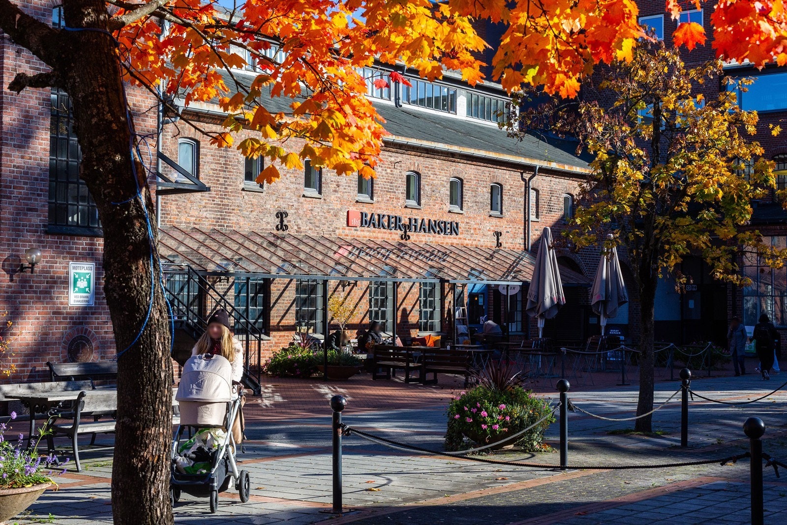 Fyrstikktorget i umiddelbar nærhet med "alt" man trenger i hverdagen. Galleribilde
