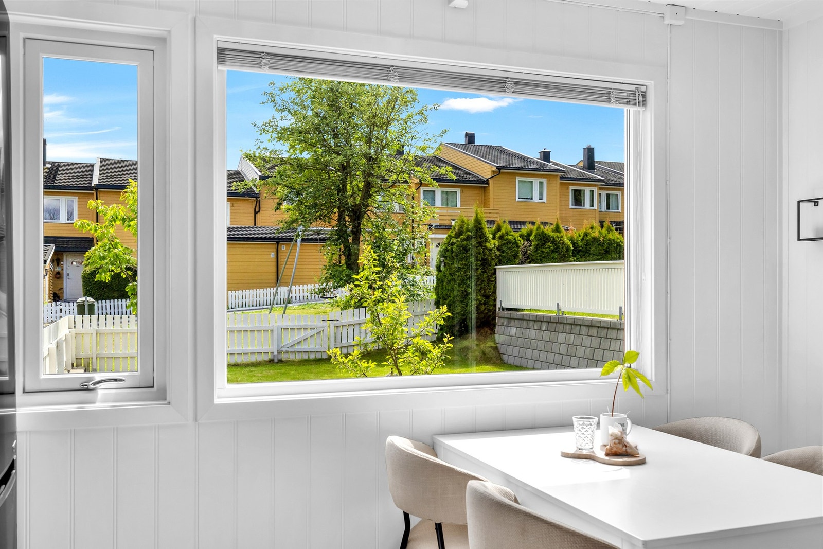 Skjønn utsyn fra kjøkkenet. Galleribilde
