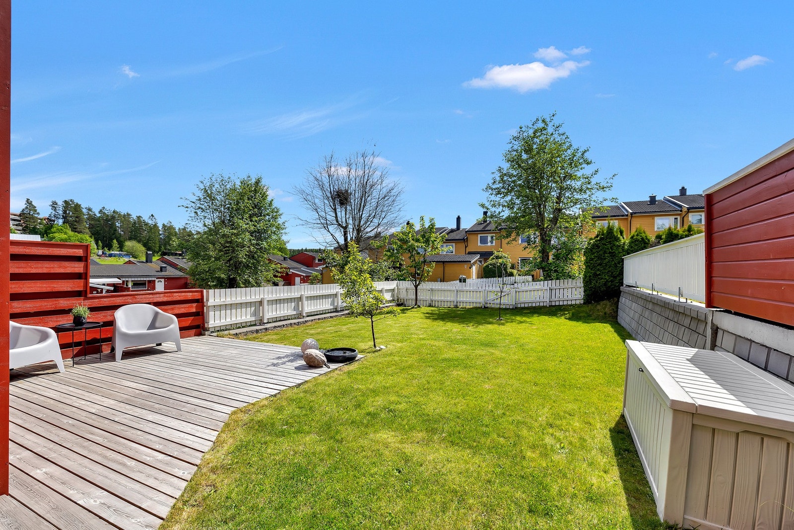 Hagen fremstår meget pent opparbeidet. Deilig på sommerhalvåret! Galleribilde